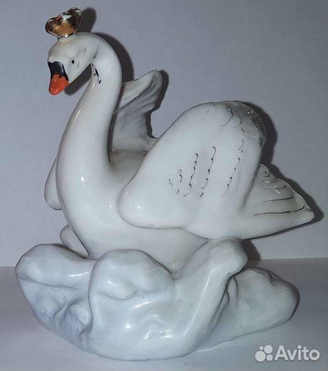 Фарфоровая статуэтка: Лебедь. Маркировка 61