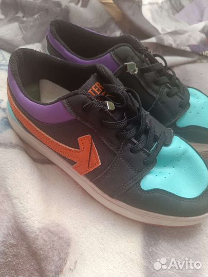 Кроссовки детские