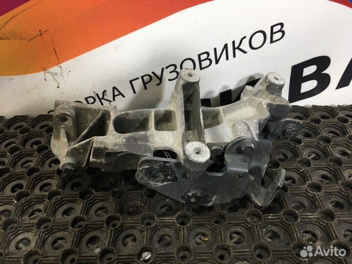 Кронштейн помпы Mercedes-Benz Actros