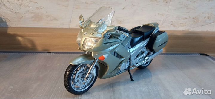 Мотоцикл модель Yamaha FJR1300 1/12 1:12