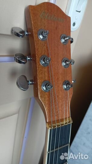 Акустическая гитара