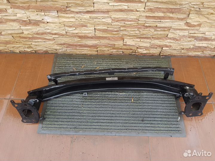 Шкода Октавиа А5 усилитель переднего бампера