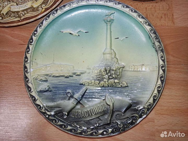 Настенная тарелка