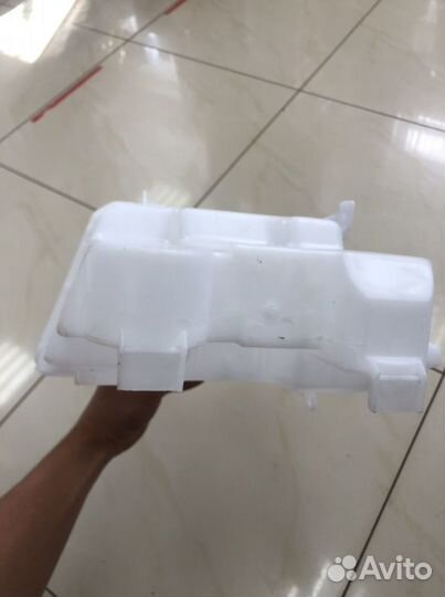 Бачок стеклоомывателя Toyota Corolla E150 один мот