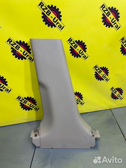 Обшивка стойки центральная правая Infiniti Fx35