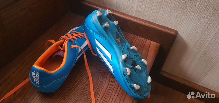 Футбольные бутсы adidas