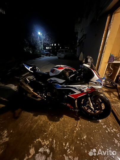 BMW s1000rr Ducati v4