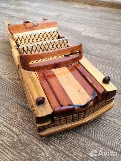 Кубинский Chevrolet Bel Air 1957 из дерева