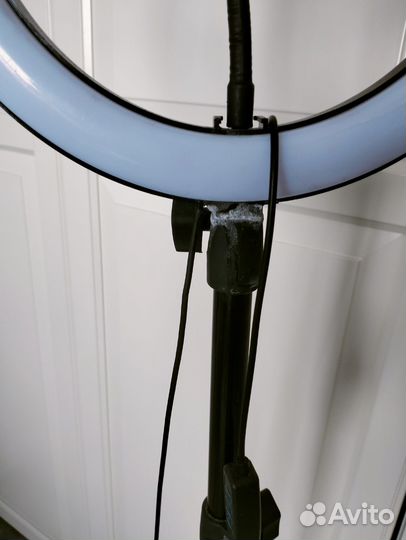 Светодиодная лампа со штативом