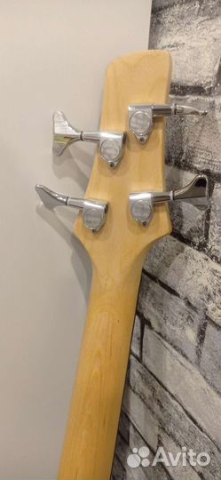 Комплект: бас гитара+комбик