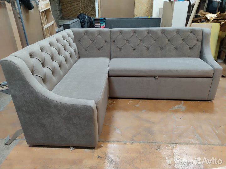 Кухонный мягкий уголок