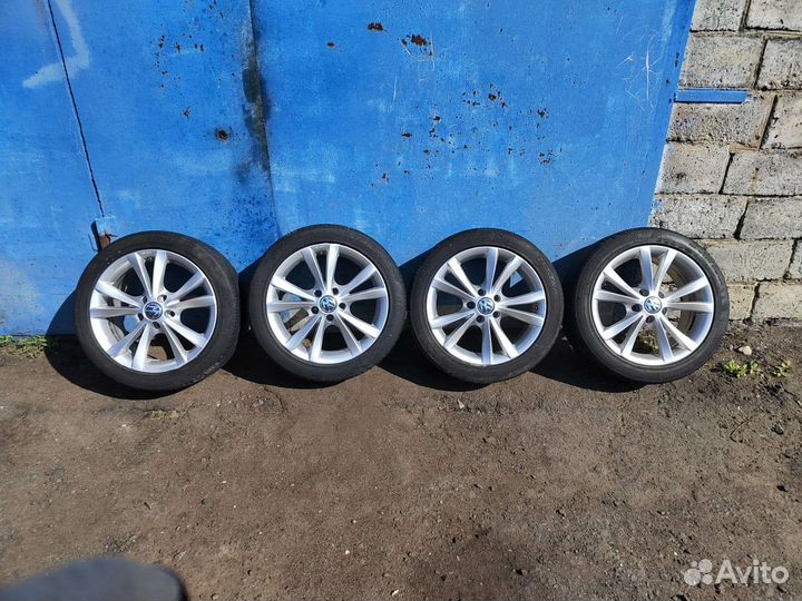 Kumho Ecsta HS51 225/45 R17