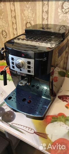 Кофемашина delonghi magnifica ecam 22.110.B