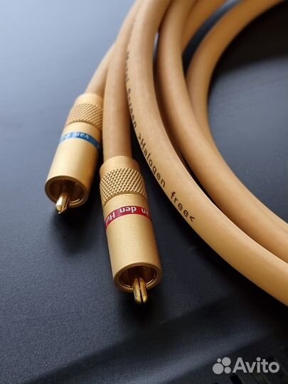 Van den Hul The First Metal Screen RCA 1,5 м