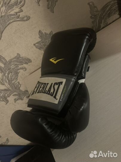Боксерские перчатки everlast размер 10 oz
