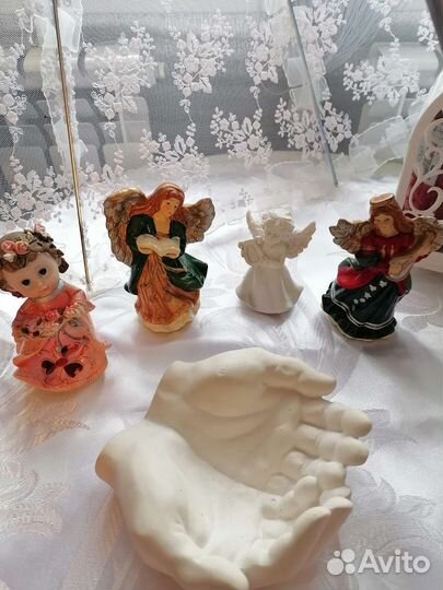 Статуэтки разные, декоративное кашпо руки