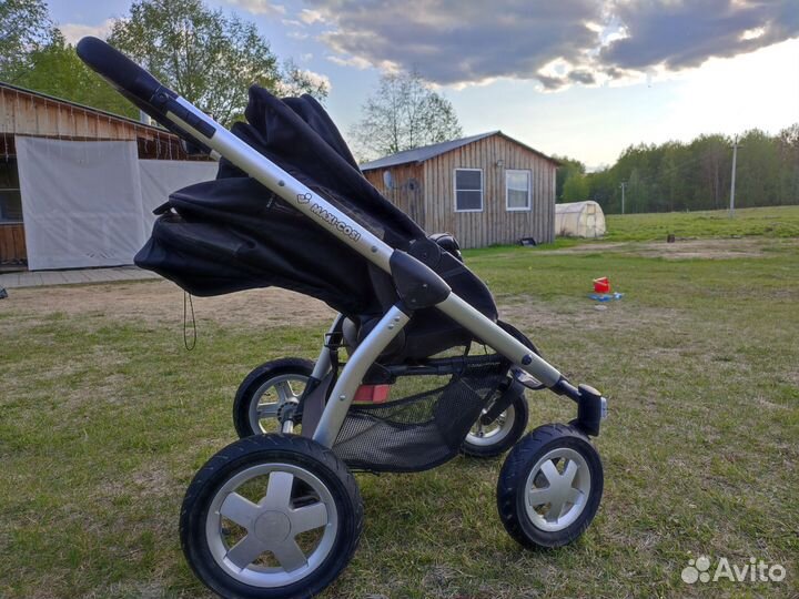Прогулочная коляска с надувными колесами