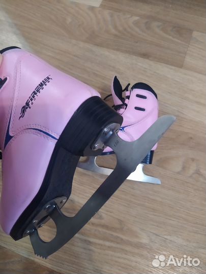 Фигурные коньки детские 30 р