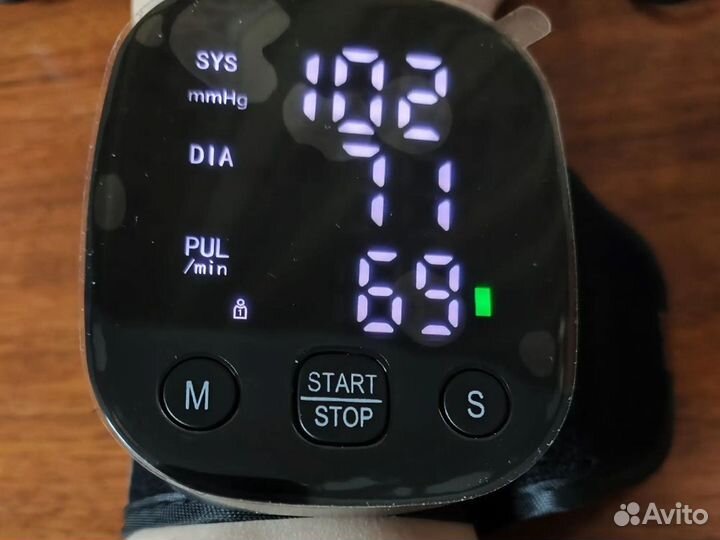 Тонометр на запястье новый