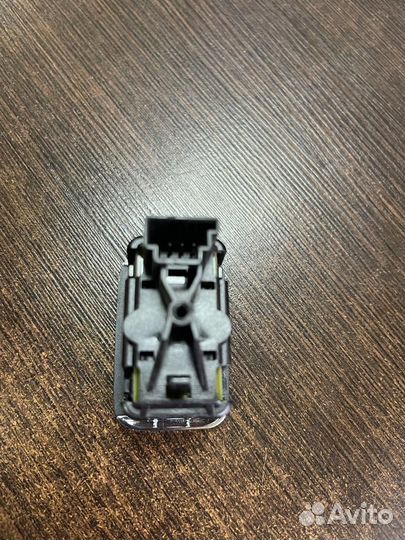 Кнопка открывания багажника Mercedes A2128204410