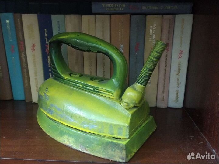 Утюг интерьерный