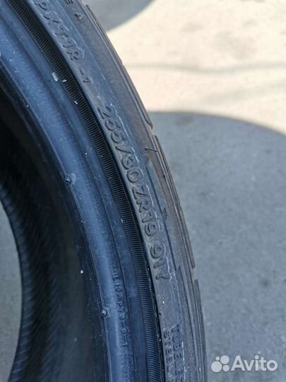 Toyo Proxes T1-R 255/30 R19