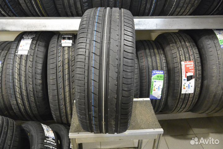 Royal Black Royal Performance 235/45 R17 97W