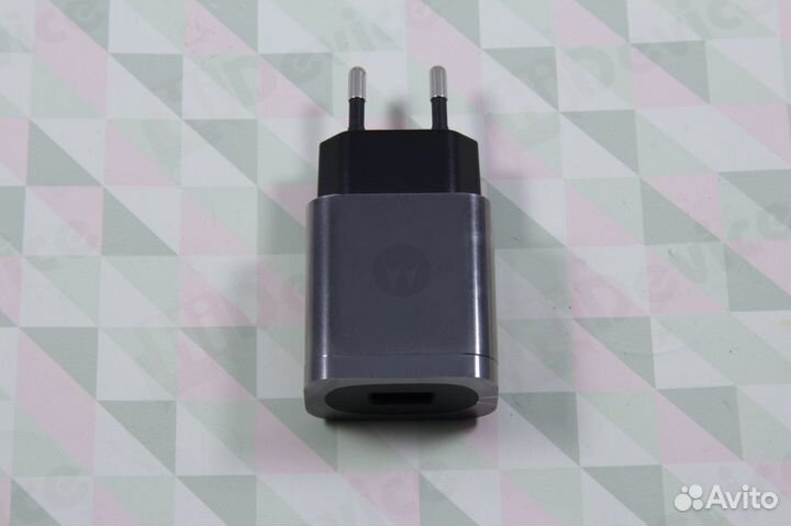 Адаптер для зарядки Motorola 10W Wall Charger -б/у