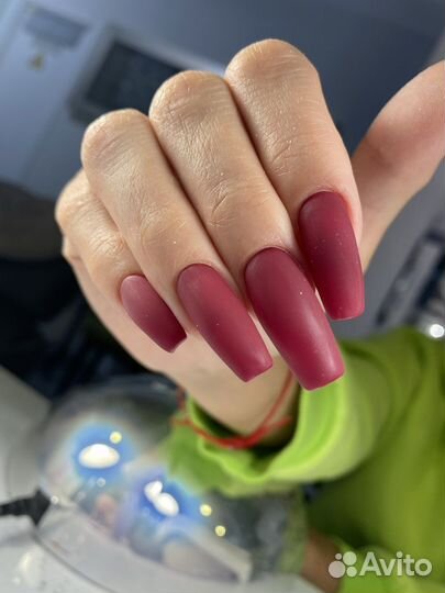 Маникюр и педикюр