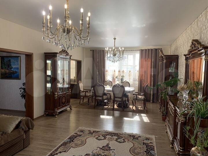 Коттедж 205,5 м² на участке 8,7 сот.