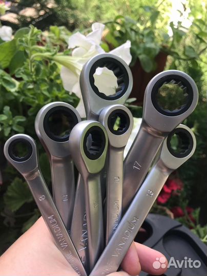 Набор ключей с трещеткой (новый)