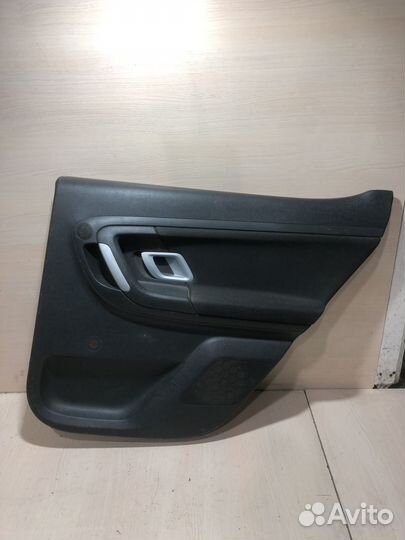 Обшивка двери задней правой Skoda Fabia 2