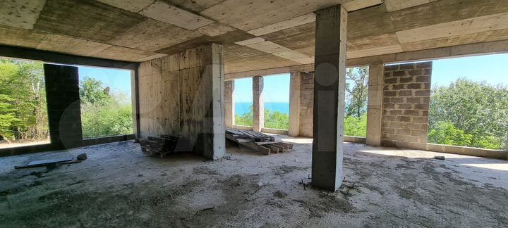 Дом 1500 м² на участке 26 сот.