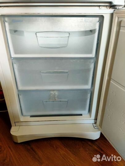 Холодильник Indesit