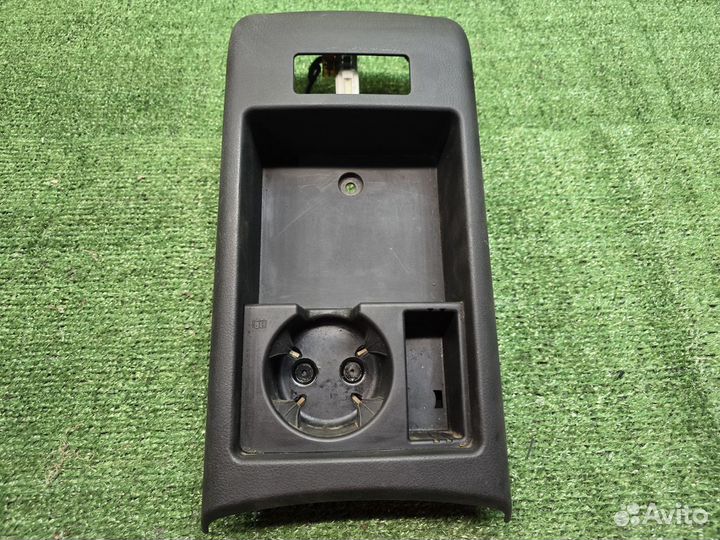 Задняя часть центральной консоли Audi a6 c6