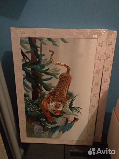 Картина вышитая гладью