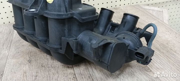 Коллектор впускной Volkswagen Passat