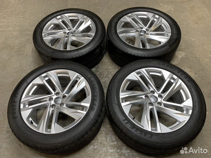 Оригинальные летние колеса R20 на Audi Q7