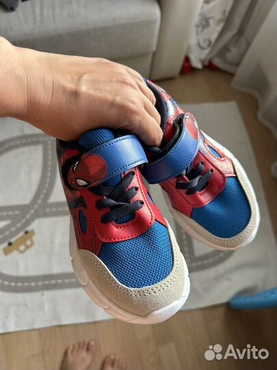 Кроссовки детские