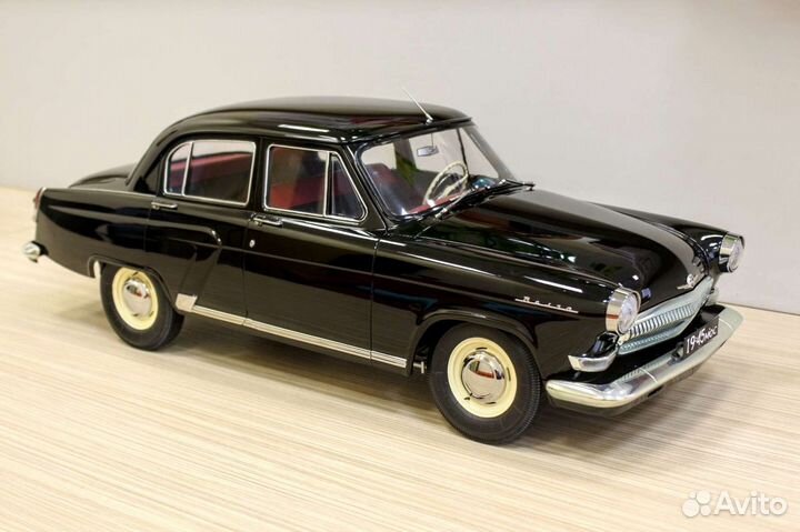 Модель автомобиля газ-21 Волга в масштабе 1/8