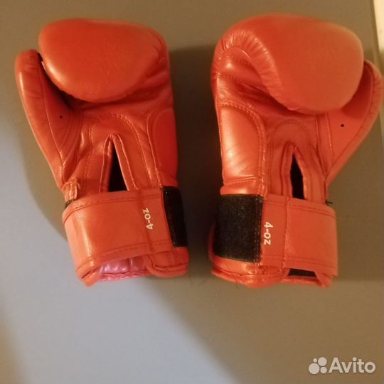 Боксерские перчатки Дэмикс