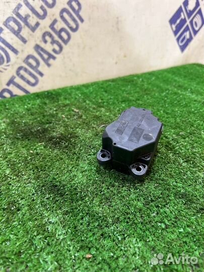 Сервопривод заслонки печки Volvo S40 седан 2.4