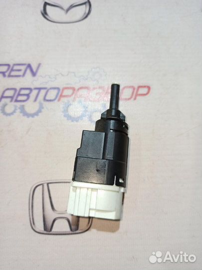 Датчик педали тормоза Renault Duster 1.6 K4M 2013