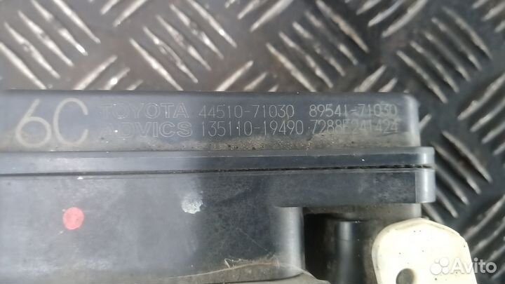 Блок управления тормозами/насос ABS Toyota Hilux Pick Up