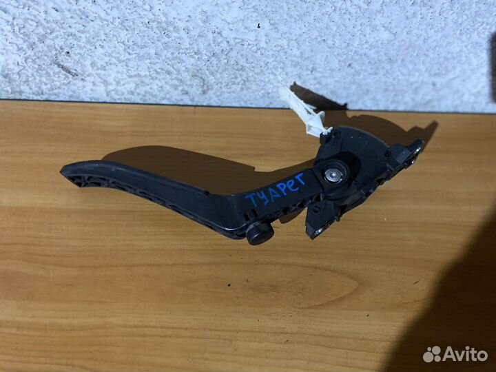 Педаль газа Volkswagen Touareg 1