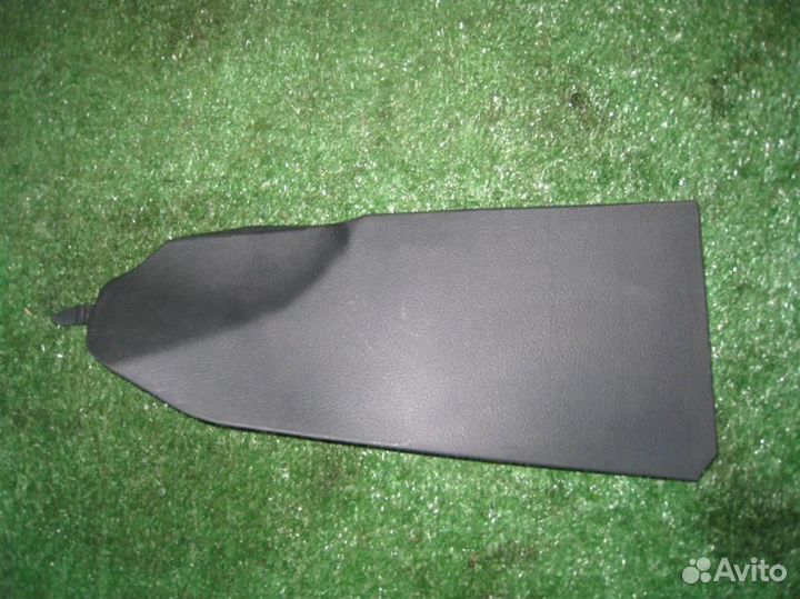 Накладка консоли передняя правая Toyota Auris E18