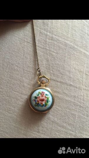 Часы -кулон