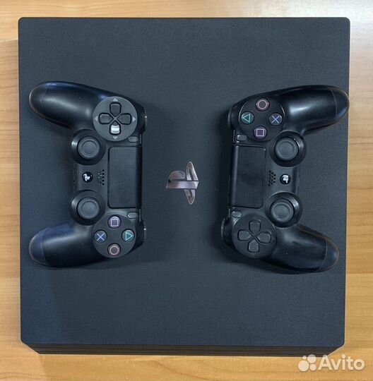 PS4 Pro 7008 + 2 джоя + 3 диска