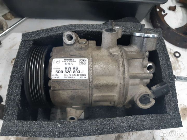 Компрессор кондиционера VAG