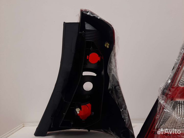 Задний левый фонарь Renault sandero